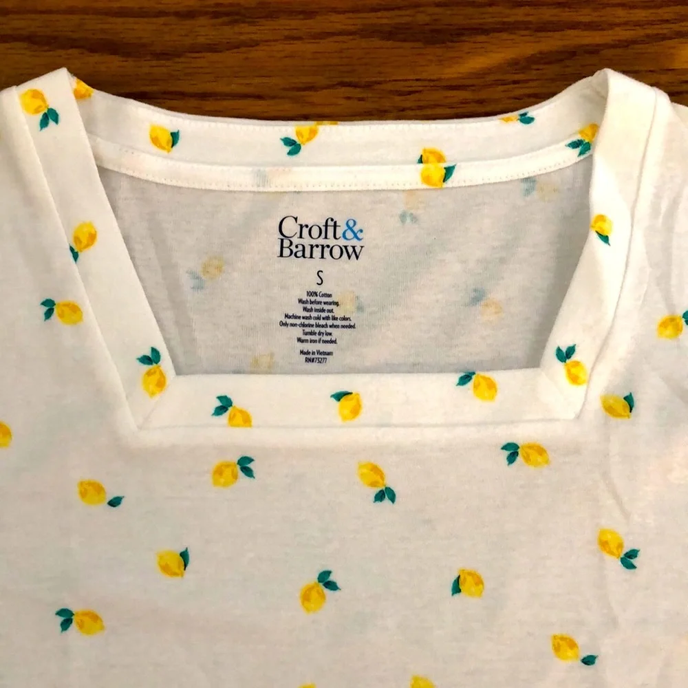 Croft & Barrow Short sleeve summery knit top white fun lemon print size small - Picture 2 of 7